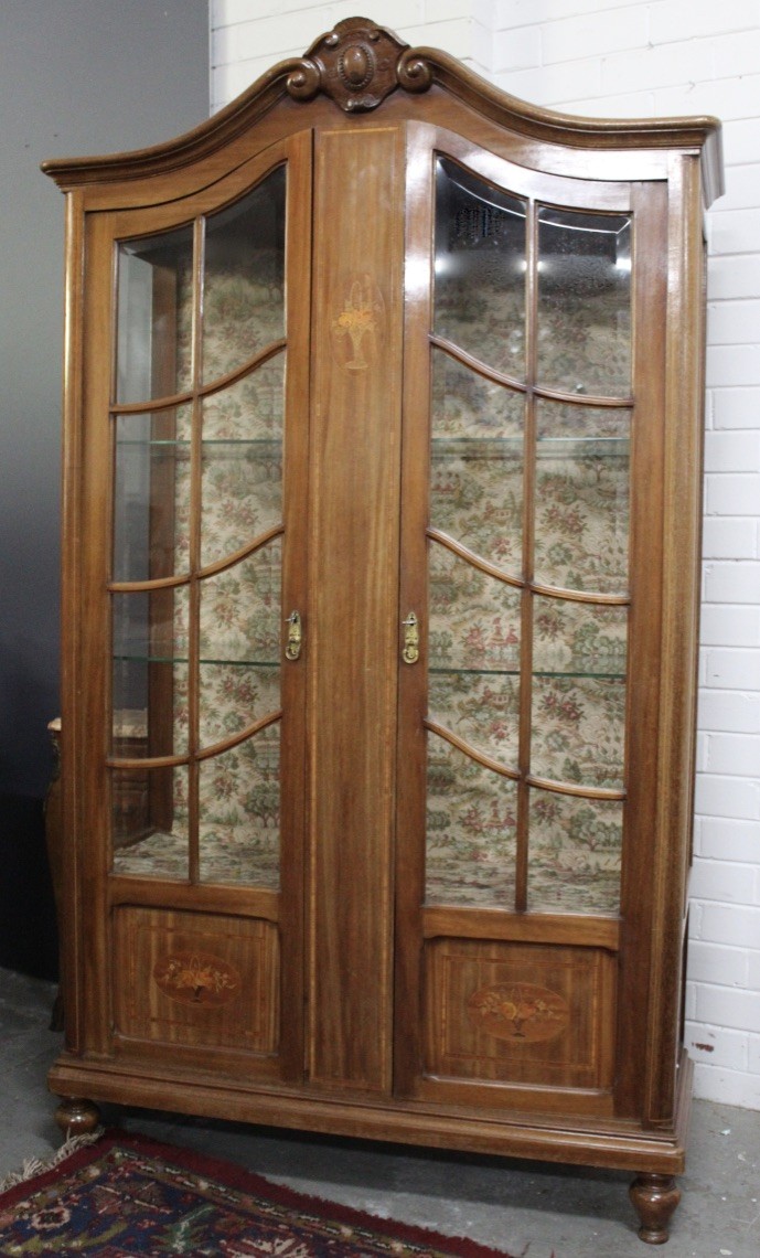 French early 20th century walnut & floral marquetry inlaid two door display vitrene.