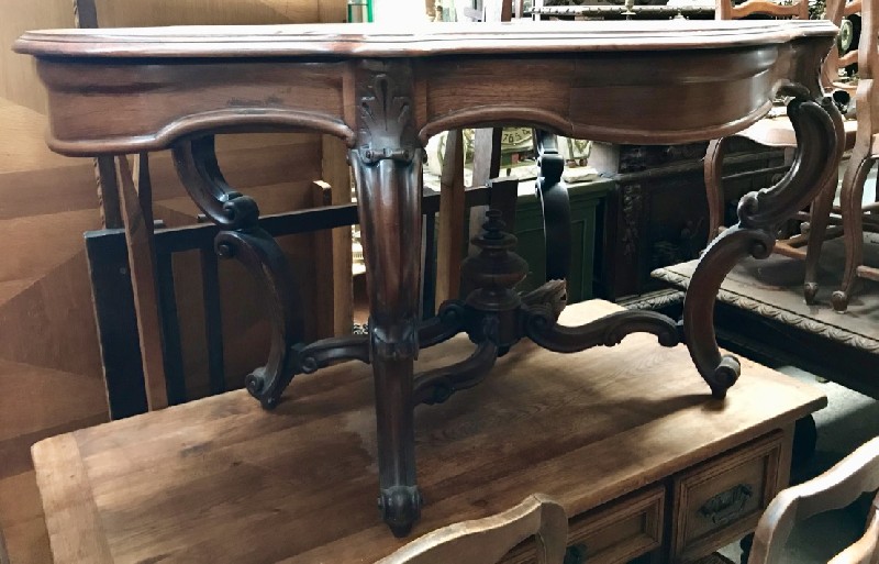 French mid-19th century king wood centre table.